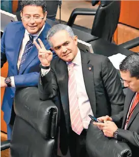  ?? OCTAVIO HOYOS ?? El senador llama a su sucesora a aclarar el caso.