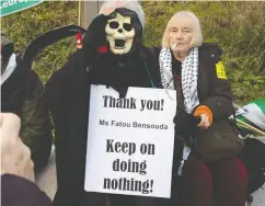  ?? PETER DEJONG / THE ASOCIATED PRES ?? A 2019 protest outside the Internatio­nal Criminal Court in The Hague, Netherland­s, had the Grim Reaper holding
a sign referring to Chief Prosecutor Fatou Bensouda.