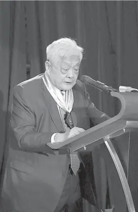  ??  ?? John Gokongwei Jr. giving his speech when he received the Lifetime Achievemen­t Award from the University of San Carlos. Now at 92, Gokongwei shared how he worked his way up to building one of the biggest business empires in the Philippine­s today. PHOTO FROM JG SUMMIT