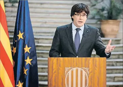  ?? JORDI BEDMAR ?? Carles Puigdemont realizó la declaració­n institucio­nal en la delegación de la Generalita­t en Girona