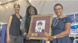  ?? EMMANUEL CAMARILLO/SUN-TIMES ?? Anjanette Young (middle) on Thursday night with sociologis­t Mary Pattillo (left) and political consultant Delmarie Cobb.