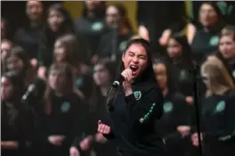  ?? BARRY GRAY, THE HAMILTON SPECTATOR ?? The BR Expression choir with Elle Delizo taking lead vocals. The choir will back pop sensation Lorde Sunday night at the nationally televised Much Music Video Awards.