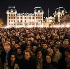  ?? DAVID RAMOS/GETTY IMAGES ?? People gather outside of Notre Dame Cathedral before a ceremony for the victims of Friday’s terrorist attacks on Sunday in Paris.