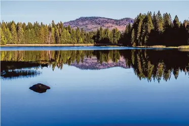  ?? Andri Tambunan/Special to the Chronicle ?? Lake Putt is situated near the Emigrant Gap. The 40 Acre Conservati­on League soon will close on a 650-acre expanse in the Emigrant Gap area surrounded by Tahoe National Forest in Placer County.