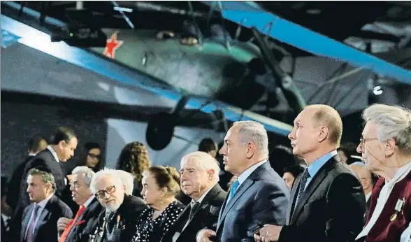  ?? MAXIM SHEMETOV / EFE ?? El presidente ruso, Vladímir Putin (segundo por la derecha), y a su derecha el primer ministro israelí, Beniamin Netanyahu, ayer en Moscú