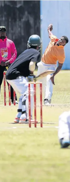  ??  ?? ON TARGET: Luxolo Tsewu of the Zondeki Club bowls to a Vukani batsman during the Amacal’egusha final on Thursday