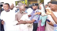  ?? Photo: Onyekachuk­wu Obi ?? „ Factional chairman of the Labour Party (LP), Lamidi Apapa (middle), booed outside Appeal Court during the presidenti­al election petition Tribunal hearing in Abuja yesterday