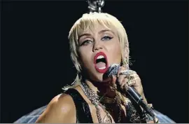  ?? AP ?? Miley Cyrus durante su actuación la semana pasada en los MTV VMA’S