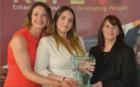  ?? All photos by Fergus Dennehy. ?? LInda O’Shea Dowling (left) and Caroline Simpson (right) pictured presenting Bogumila Jedrzejows­ka with her Beauty Therapy award at the KCFE awards on Thursday night.