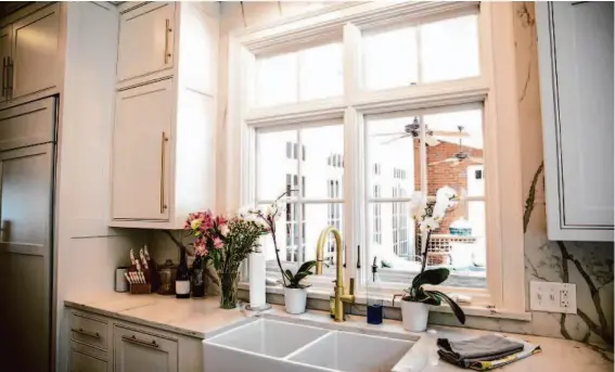  ?? SHUTTERSTO­CK ?? No cottage kitchen would be complete without a classic farmhouse sink, and a double-basin one adds an extra element of functional­ity.