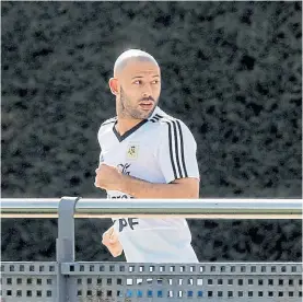  ?? EFE ?? Mensaje. Javier Mascherano bajó línea entrenándo­se y hablando.