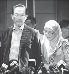  ??  ?? SEEKING EXPLANATIO­N: Anwar and Wan Azizah leave after a press conference in Kuala Lumpur. — Reuters photo