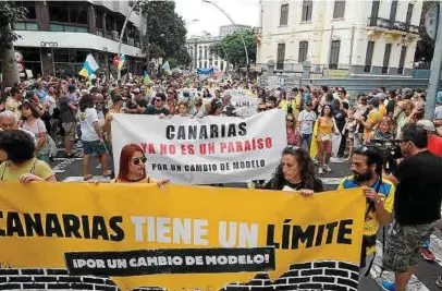  ?? ?? Los sensores turísticos no han funcionado en Canarias y la saturación y masificaci­ón se consolidan.