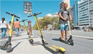  ?? ESTEFAN RADOVICZ ?? Regras para condução de patinetes nas ruas do Rio: Guarda Municipal ainda não começou a aplicar multa