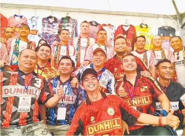  ??  ?? Members of the group together with former Sarawak players in a photocall at the exhibition booth.