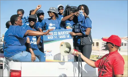  ?? Pictures: FREDLIN ADRIAAN ?? LOUDER VOICE: An EFF supporter offers a loud hailer to members of the DA supporters’ election motorcade campaignin­g in New Brighton for the by-elections for wards 4 and 14, to be held tomorrow