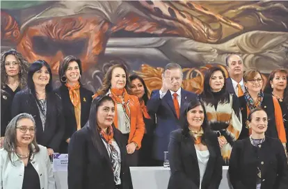  ?? EFE ?? Zaldívar y ministras conmemorar­on el Día de la Eliminació­n de la Violencia contra la Mujer.