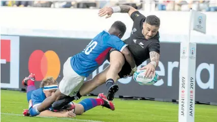  ?? Photo / Mark Mitchell ?? TJ Perenara finishes off a spectacula­r All Blacks try, one of 287 scored during 2016-19.