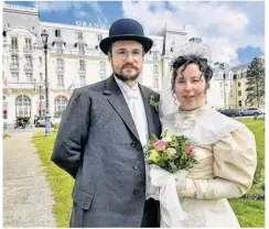  ?? ?? Edouard Mouillère et Jeanne Miette, les deux heureux mariés de la journée.