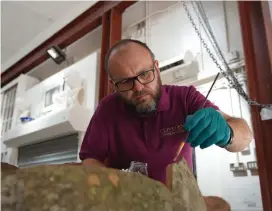  ?? ?? Conservato­r, Kris Zykubek, at work on the terracotta pot from Sissinghur­st Gardens. Credit: BBC/Blast Films