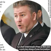  ??  ?? Le chef intérimair­e Pascal Bérubé a pris les rênes d’une formation sous le choc, l’automne dernier.