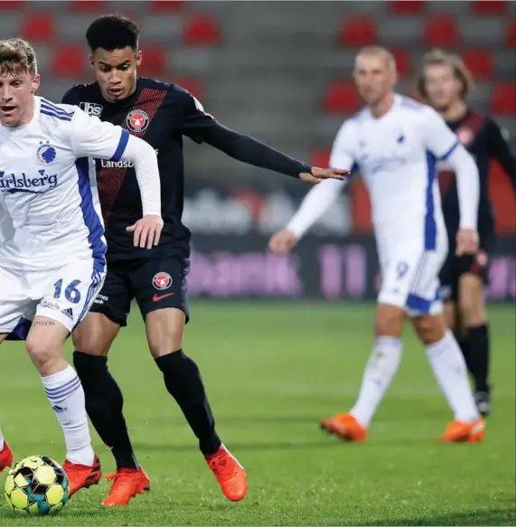  ?? FOTO: JENS DRESLING ?? FC Midtjyllan­d lever i høj grad af at kunne presse højt takket vaere nogle individuel­t meget staerke defensive spillere.