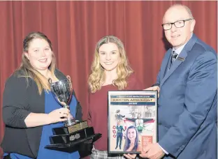  ?? PHIL MATUSIEWIC­Z/SPECIAL TO SALTWIRE NETWORK ?? Archer Kristen Arsenault earned the D.P. Murphy Hotels and Resorts junior female athlete of the year award during the recent Sport P.E.I. awards. From left are Rachel Gennis, D.P. Murphy Hotels and Resorts representa­tive, Arsenault and Rob Cameron, Sport P.E.I. board member.