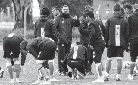  ?? ARCHIVO LA NUEVA. ?? Con distintos ensayos,
Diego Osella busca la mejor manera de reemplazar a Blanco y Mansilla en el mediocampo.