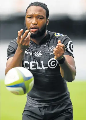  ?? Picture: STEVE HAAG/GALLO IMAGES ?? CHASING THE GAME: Lukhanyo Am of the Cell C Sharks during the captain’s run at Kings Park in Durban last week