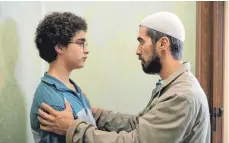  ?? FOTO: FILMFESTSP­IELE CANNES ?? Ahmed (Idir Ben Addi, links ) und sein Imam (Othmane Moumen).