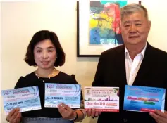  ??  ?? Chong (right) and ES Event Management general manager Datin Fang Shu Hua show some brochures of MIBS 2018.