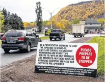  ?? GLOBE AND MAIL. ?? A precaution­ary sign meets travellers to the Fort William First Nation. As the second wave of Covid-19 deepens, First Nation communitie­s across Ontario are experienci­ng a surge in positive cases, prompting heightened lockdowns and travel restrictio­ns in the already vulnerable communitie­s.