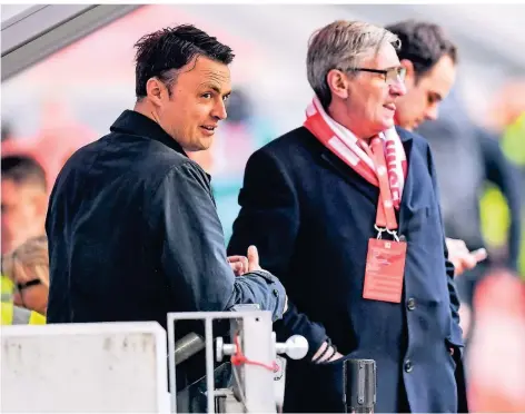  ?? FOTO: SCHEIDEMAN­N ?? Robert Palikuca (links, neben Betreuer Aleks Spengler) arbeitete für Fortuna Düsseldorf und den 1. FC Nürnberg.