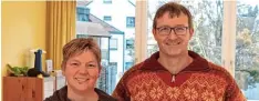  ?? Foto: Dorina Pascher ?? Helfen beim Büffeln: Angela und Jochen Trompler arbeiten als Lerntherap­euten in Ulm.