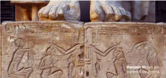  ??  ?? Ramsés III con prisionero­s de guerra.
