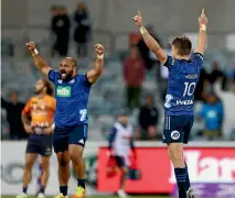  ?? GETTY IMAGES ?? Last time the Blues met the Brumbies, in Canberra a few weeks back, Beauden Barrett, right, got his side home at the death.