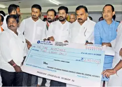  ?? — DEEPAK DESHPANDE ?? TPCC chief A. Revanth Reddy along with AICC incharge Manickam Tagore and other senior Congress leaders distribute the Rajiv Gandhi Accidental Insurance scheme cheques to beneficiar­ies at Gandhi Bhavan in Hyderabad on Wednesday.