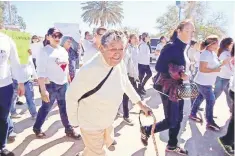  ??  ?? A las protestas se unieron unas 3 mil familias de San Felipe, Baja California, y del Golfo de Santa Clara, Sonora, quienes dependen de la pesca.