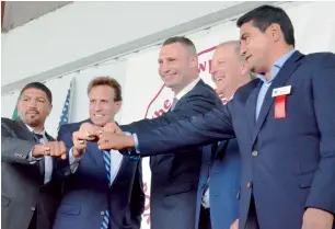  ?? AP ?? Internatio­nal Boxing Hall of Fame Class of 2018 inductees Ronald Wright, Steve Albert, Vitali Klitschko, Jim Gray and Erik Morales present their Hall of Fame rings to the crowd. —