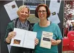  ??  ?? Annett Rhöse und Sandra Gunkel freuen sich, dass das Rezeptbuch so gefragt ist.