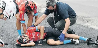  ?? TIM DE WAELE / GETTY ?? Mikel Landa tras su dura caída en la parte final de la quinta etapa del Giro de Italia 2021
LA DESGRACIA