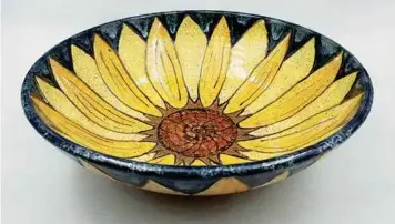  ?? IN-TOWN CONTRIBUTE­D IMAGES ?? Potter Laurie Graham’s painted sunflower bowl is functional and decorative.