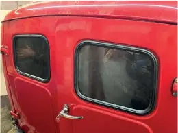  ?? ?? ABOVE: Van’s rear windows have been successful­ly refitted.