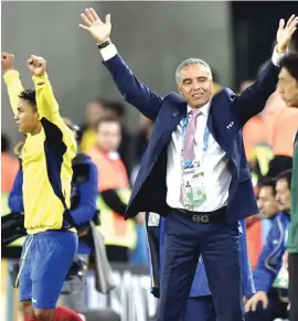  ??  ?? Ecuador’s head coach Reinaldo Rueda, right, celebrates after the Group E World Cup match against Honduras