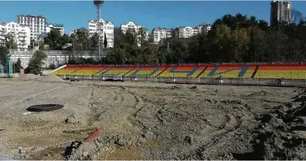  ?? Fotos Sergio Rangel/Folhapress ?? Estádio Slava Metreveli, ainda sem gramado, que servirá de centro de treinament­o para a seleção brasileira na Rússia