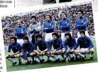  ?? (Afp) ?? Stopper Mauro Bellugi (nella foto in alto, a sinistra) con Sandro Mazzola e Bobo Boninsegna Qui sopra, con l’Italia, al centro in piedi tra il portiere Zoff e Bettega