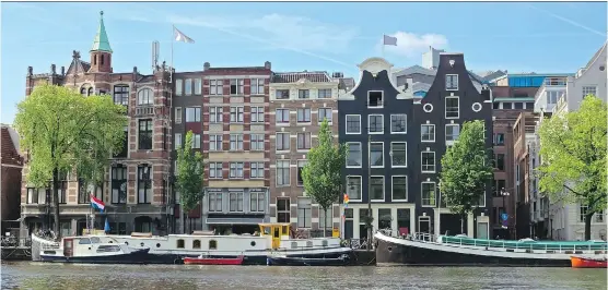  ?? PHOTOS: FOTOLIA ?? Amsterdam’s 17th-century canals and architectu­re have made the city a popular destinatio­n for tourists. Visitors need a strategy to make the most of their stay.