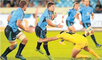  ?? Picture: GALLO IMAGES ?? LACKLUSTRE: Nicolás Sánchez of the Jaguares tackles Bulls’ Piet van Zyl during yesterday’s Super Rugby game at Loftus Versfeld