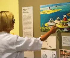  ??  ?? Einst dachte man über eine atomgetrie­bene Landschaft nach, wie Museumslei­terin Dr. Ruth Kilian zeigt.