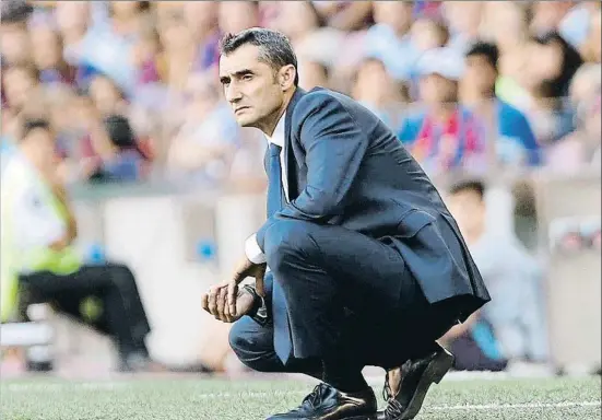  ?? ANDREU DALMAU. / EFE ?? Valverde, ante una alineación clave. El partido contra el Tottenham servirá para saber si el técnico ratifica el 4-3-3 como apuesta fija, si se decanta por ganar un centrocamp­ista o si toma alguna decisión llamativa respecto a jugadores como Dembélé, Suárez o Arthur